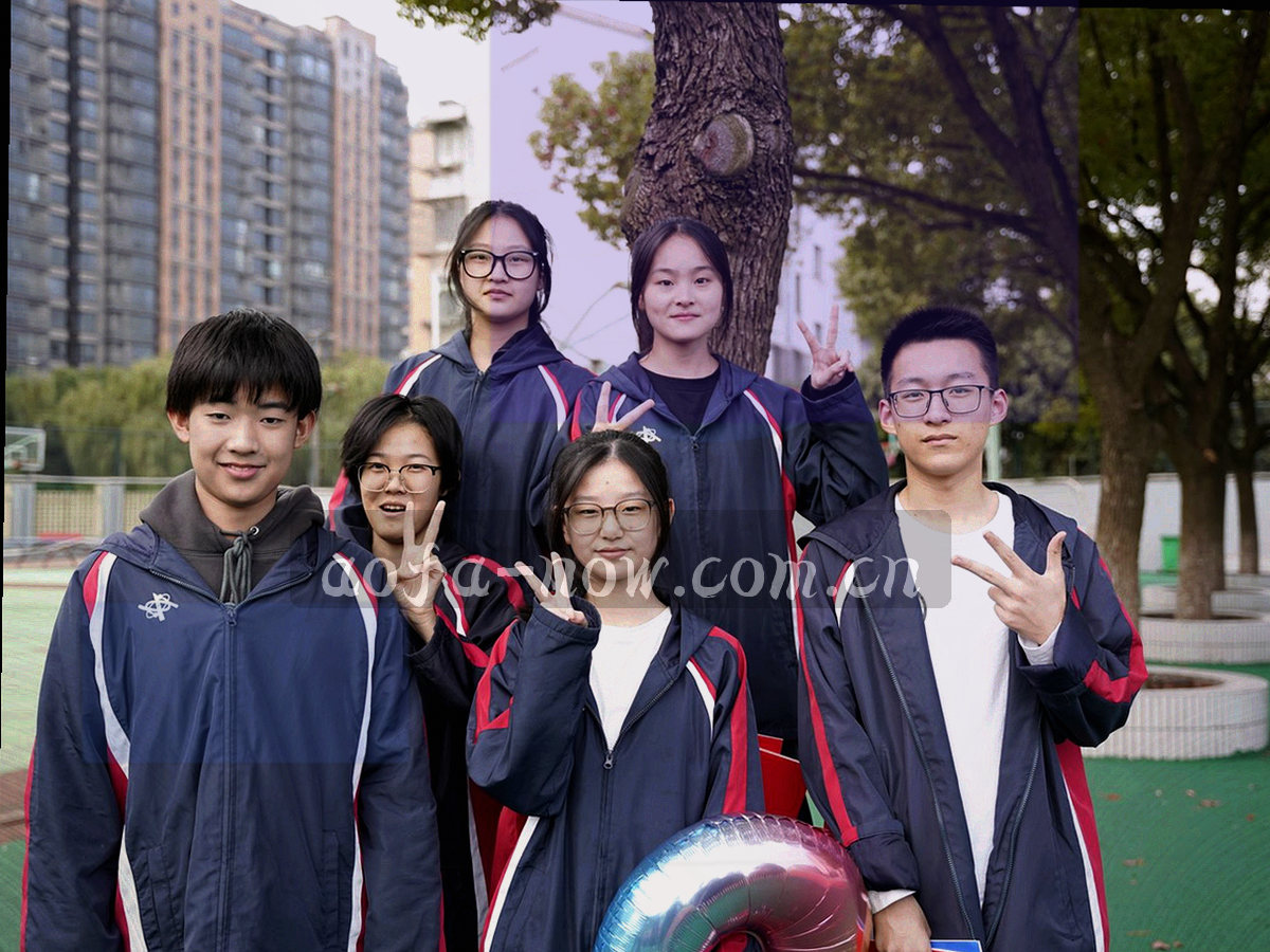 平板端界面分区线稿，上方标出入口区，中部标注常用操作区，右下角标注导出区位置